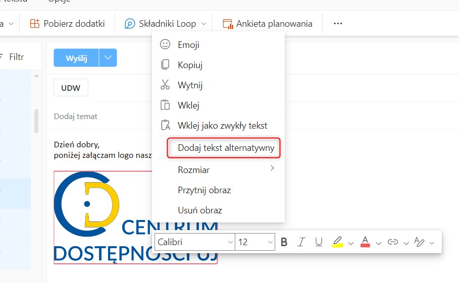 Zrzut ekranu z aplikacji Outlook, w oknie wiadomości zaznaczona grafika z logo Centrum Dostępności UJ, na niej rozwinięte okno z opcjami, czerwoną ramką zaznaczono ->Dodaj tekst alternatywny