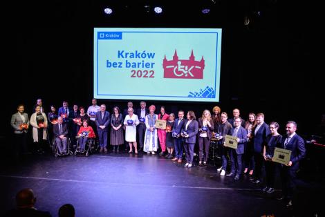Zdjęcie nr 8 (8)
                                	                             Wszyscy laureaci i wyróżnieni w konkursie Kraków bez barier 2022
                            